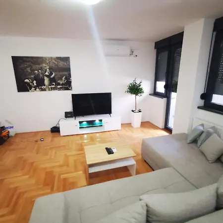 Riviera Apartment *